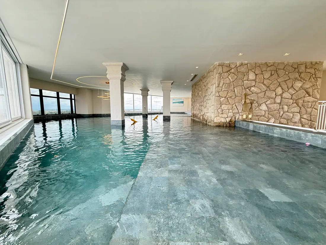 Piscina interna panorâmica do Gran Bellagio