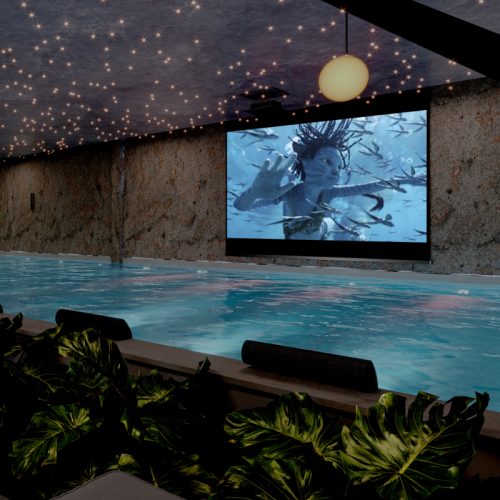 Piscina cinema com filme